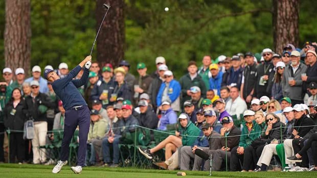 Jordan Spieth hits a drive at the 2023 Masters.
